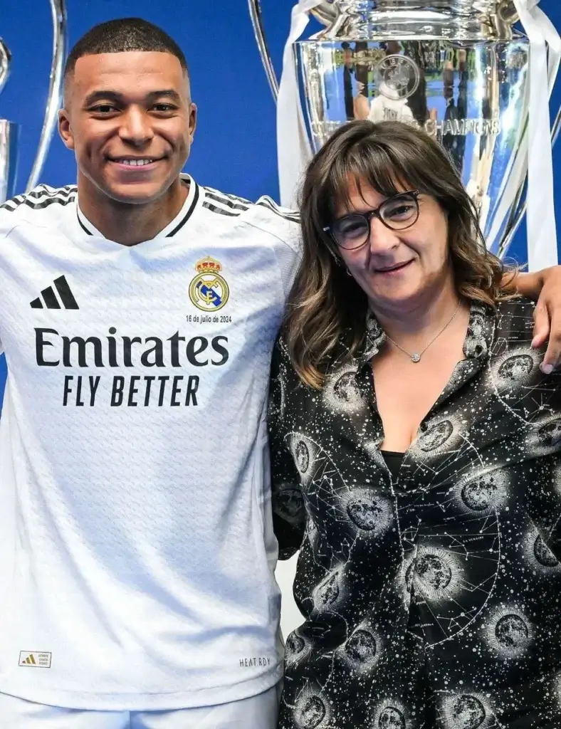 Kylian Mbappé et sa mère Fayza Lamari