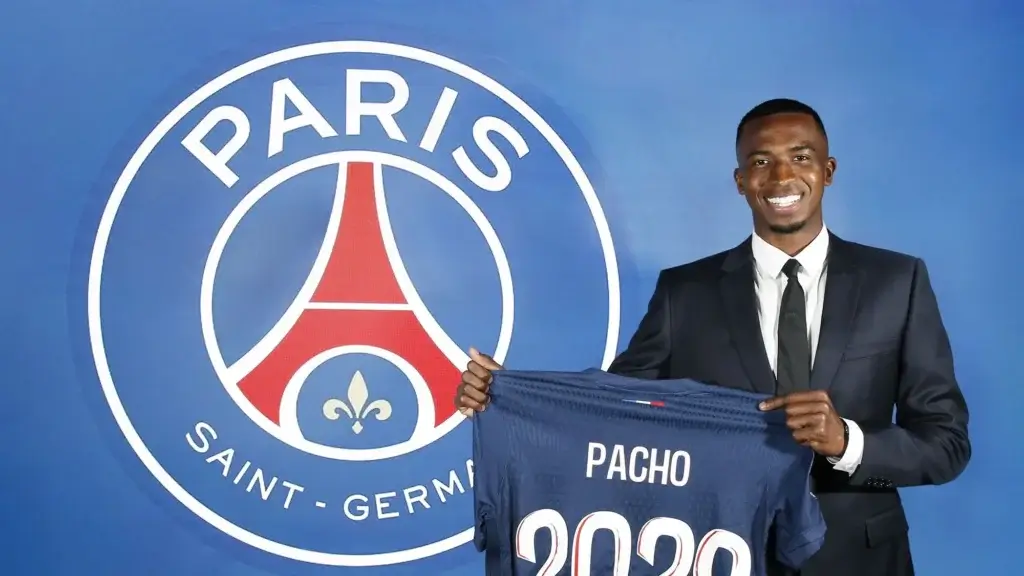 Pacho, défenseur du PSG